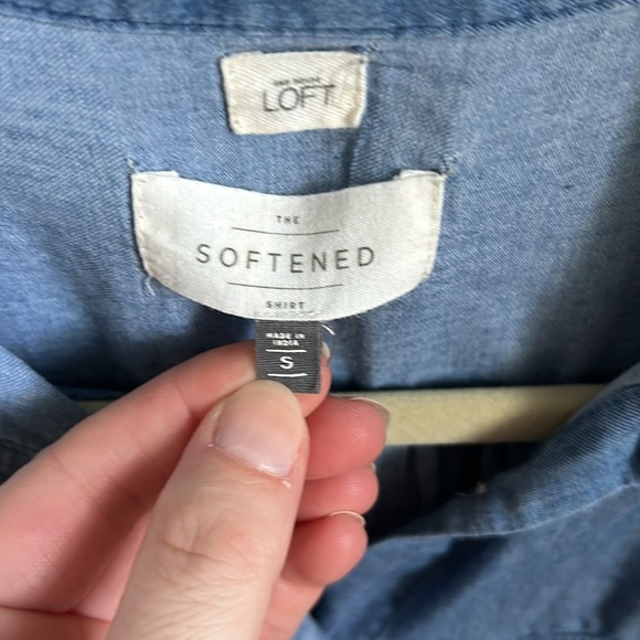 LOFT softened chambray shirt - Picture 3 of 4